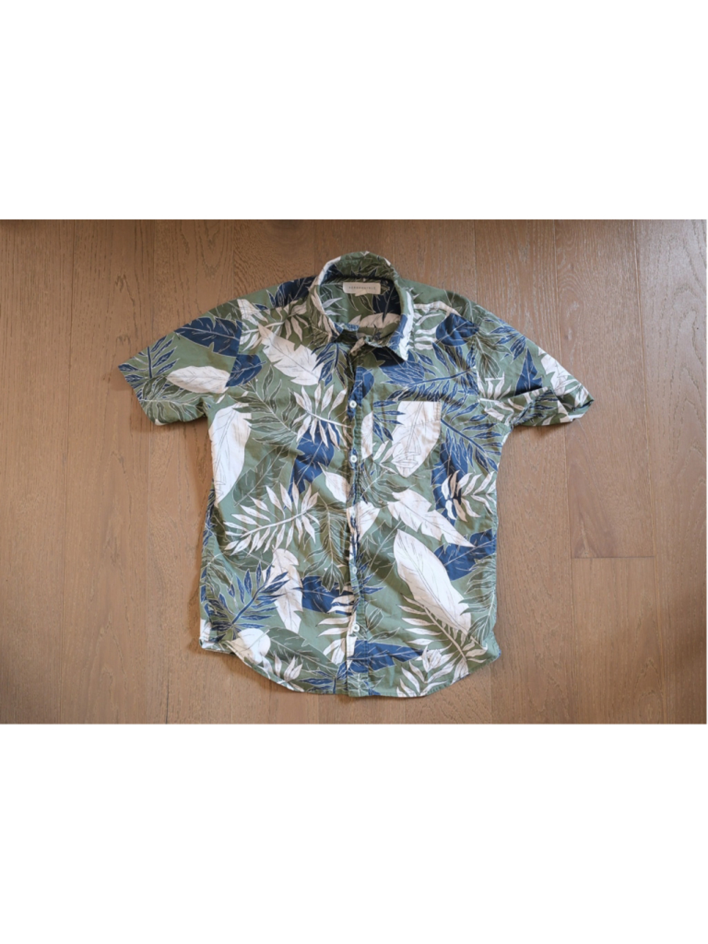 Aeropostale Tropical Floral Short Sleeve Button-Up Shirt Green Blue XS